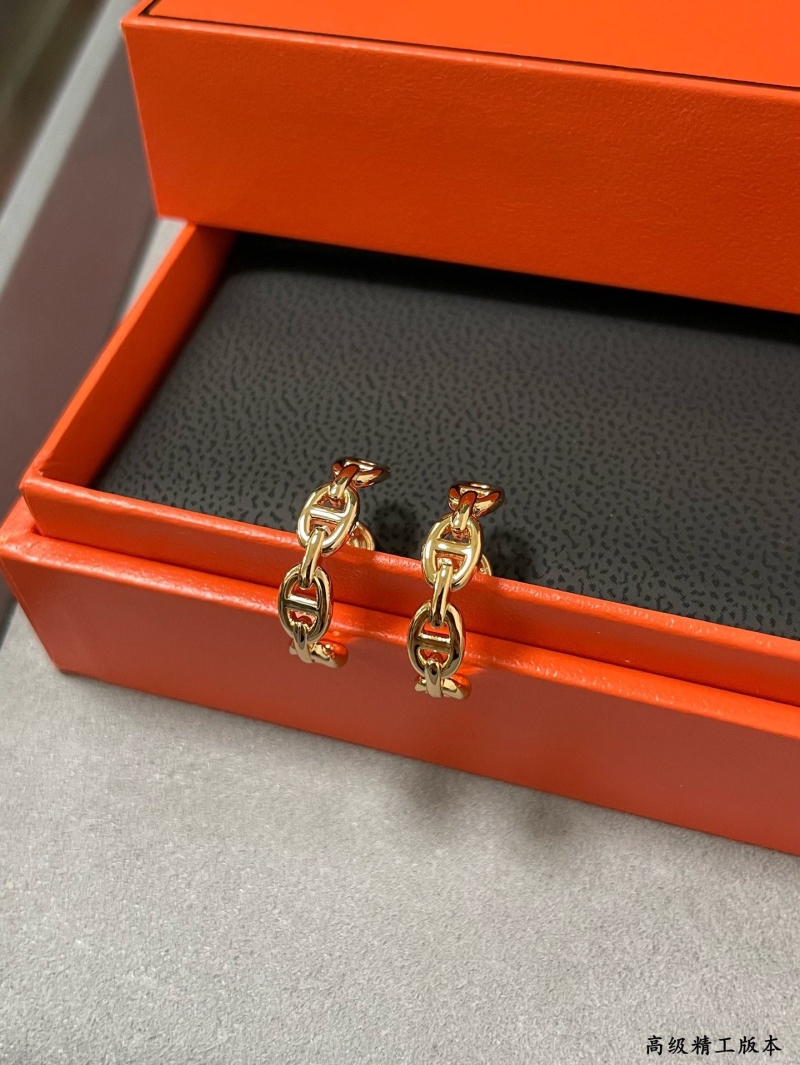 H**me5 earrings
